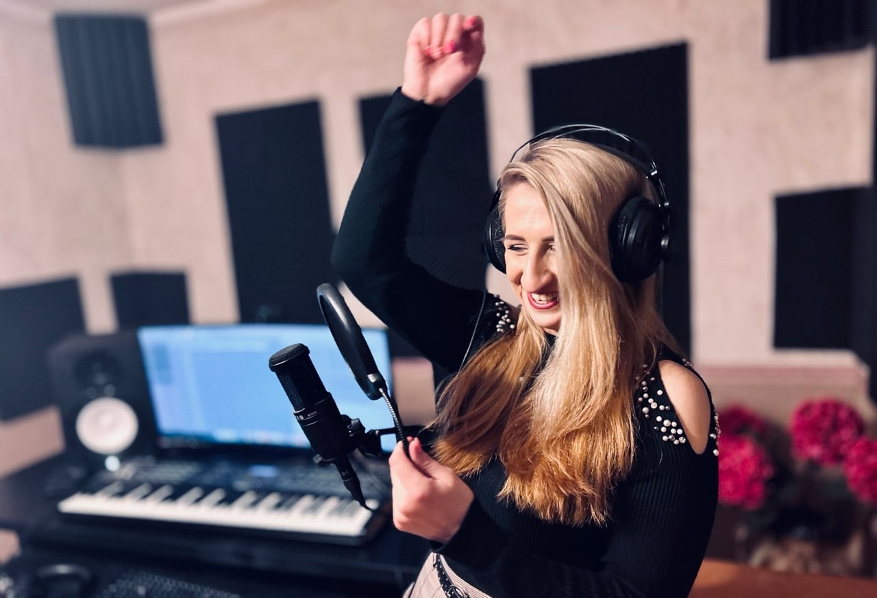 Ana Fay recording vocals in EddieK's music studio in Kėdainiai, Lithuania